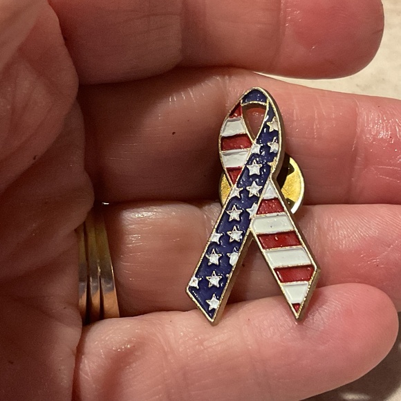 Vintage Tac Pin USA Flag Ribbon Lapel Pin Enameled - Picture 1 of 4